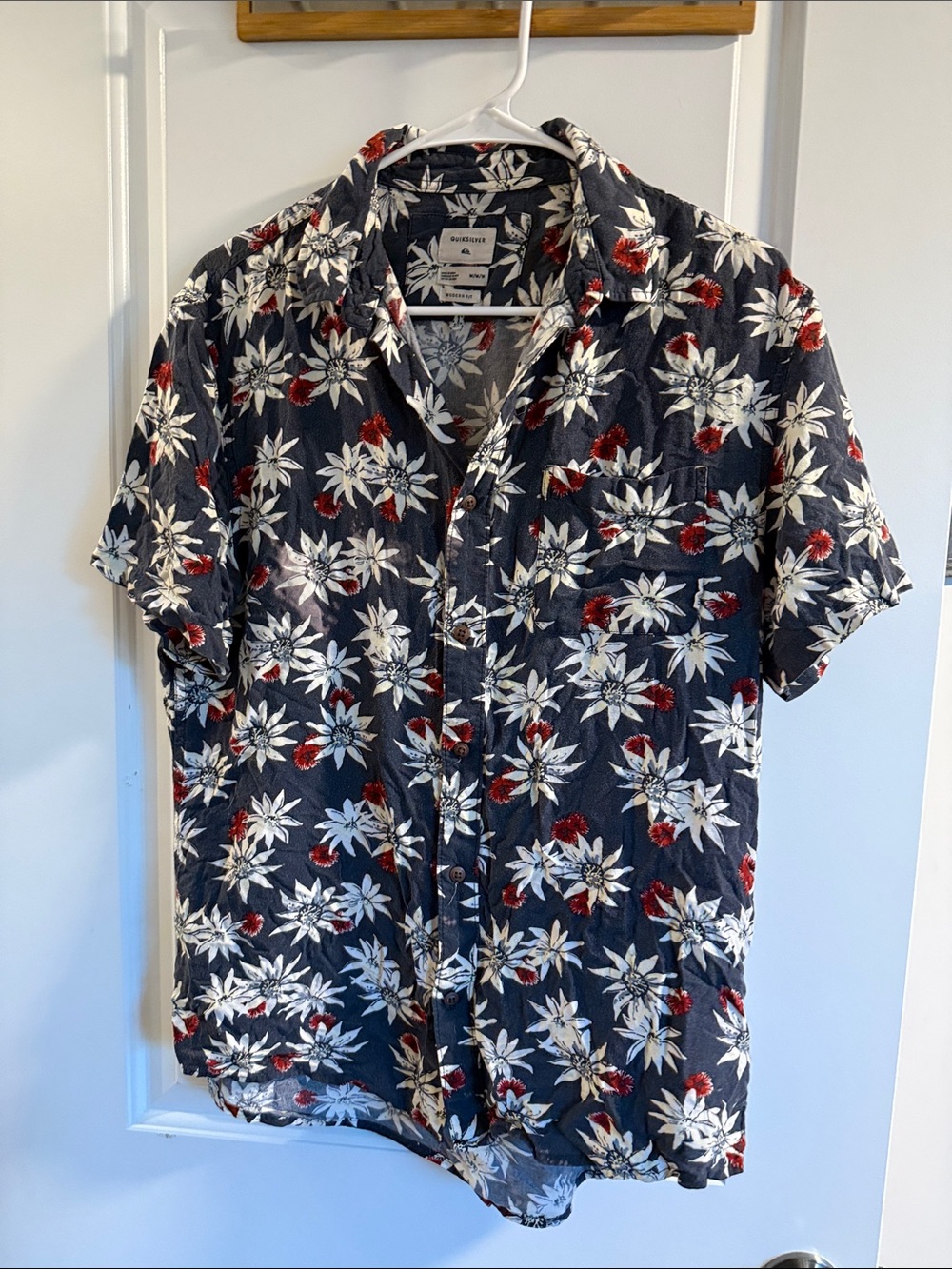 🥳 5 for $25 BUNDLE Quiksilver Navy Short-Sleeve Floral Button-Down